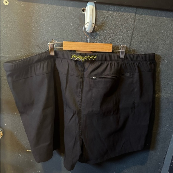 The North Face Class V Pathfinder Black Women's Athletic Shorts NWT - Picture 6 of 6